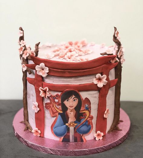 Mulan Cake Design Images (Mulan Birthday Cake Ideas) Mulan Cake, Bolo Crossfit, Cinderella Cake Designs, Mulan Birthday, Peter Pan Cakes, Aladdin Cake, Cake Design Images, Disney Princess Cake, Lion King Cakes