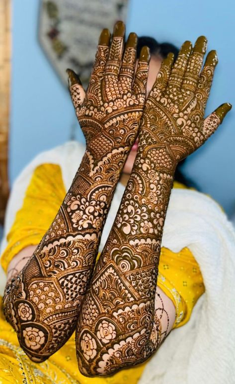 Bold Rose Mehndi Designs, Bridal Mehndi Back Hand, Muslim Bridal Mehndi Designs Unique, Pakistani Bridal Mehndi Designs, Bridal Back Hand Mehndi Design, Back Hand Bridal Mehndi Designs, Hand Mehendi, Bridal Mehandi, Mehndi Designs Bridal Hands