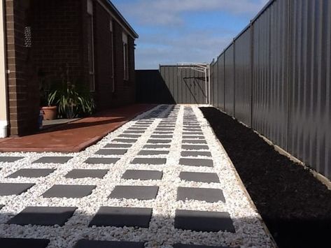 White Rocks in Yard Landscaping, Creative and Contemporary Design Ideas Rock Yard, White Gravel, House Renos, Decorative Rocks, White Rocks, Gray House Exterior, Cheap Pool, Brick Pathway, Side Entrance