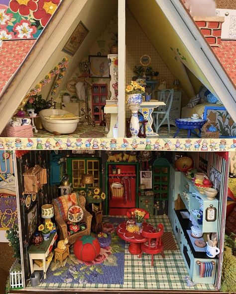 Whimsical Dollhouse, Dollhouse Aesthetic, Mouse Mansion, Kristiansund, Cardboard Dollhouse, Dream House Aesthetic, Calico Critters Families, Vitrine Miniature, Doll House Plans