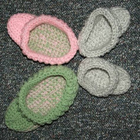 croc socks jr 2 Winter Crocs, Crochet Slipper Boots, Crochet Boot Cuffs, Kids Crochet Pattern, Crochet Boots, Socks Pattern, Knit Art, Sock Patterns, Yarn Projects