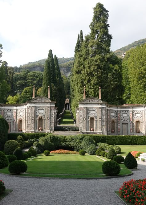 GARDENS OF VILLA D'ESTE ON LAKE COMO Villa Deste Lake Como, Villa D’este Lake Como, Italian Villa House, Lake Como Villas, Beach Things, Como Wedding, Italian Lakes, Dream Life House, Lake Como Wedding