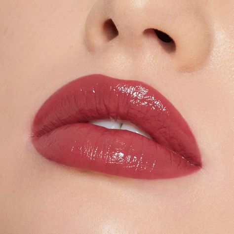 Kylie Lip Gloss, Lips Inspiration, Kylie Lips, Lip Shine, Smooth Lips, Hot Lips, How To Line Lips, Glossy Lips, Soft Lips