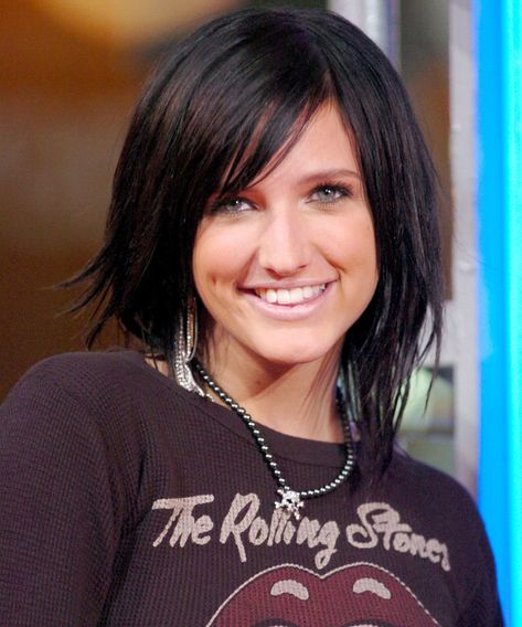 2004 | “There’s a mistake right there!” she says of 2001. Ashlee Simpson-Ross talks about her upcoming reality TV show, her new album, and the highs and lows of her hair journey. Celeb Hair, 2000s Girl, Hair Evolution, Ashlee Simpson, Pete Wentz, Shaved Head, Hair Life, Hair Journey, Celebrity Hairstyles