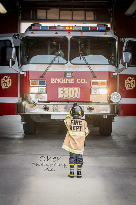 Fire Station Photo Shoot, Firefighter Family Pictures, Fire Truck Photoshoot, Junior Firefighter, Fireman Kids, Firefighter Photography, Firefighters Daughter, Fire Trucks Pictures, Firefighter Calendar