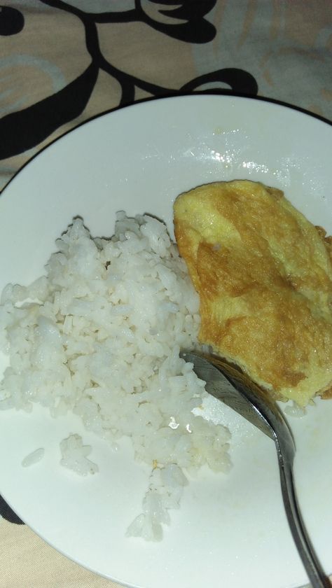 enak bgt deh telur pake royco dan minyak yg banyak😍 Nasi Telur, Telur Dadar, Beautiful Wedding Makeup, Computer Science Programming, Wallpaper Retro, Food Snapchat, Sunrise Photography, Food Obsession