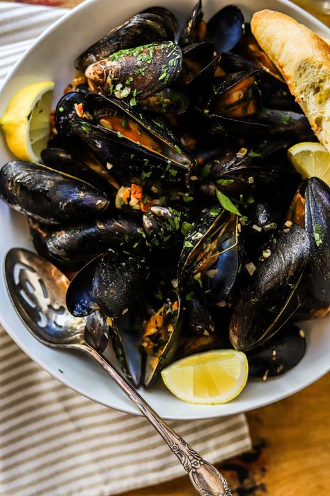 Spanish Mussels Recipe, Spanish Mussels, Recipe With Chorizo, Cured Salmon Recipe, So Much Food, Seafood Diet, Chorizo Recipes, Mussels Recipe, Best Seafood Recipes