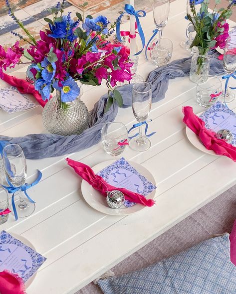 Bridal Shower Table Scape Ideas, Mama Mia Picnic, Mamma Mia Table Decor, Mamma Mia Picnic, Mama Mia Food, Mama Mia Wedding Aesthetic, Mama Mia Bridal Shower Theme, Mama Mia Theme, Mama Mia Themed Party