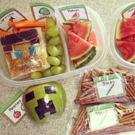 Minecraft lunch. I used grapes for slimeballs and pretzels for sticks. Minecraft Lunch Ideas, Minecraft Lunch, Bento Inspiration, Fresh Eats, Creative Snacks, Healthy School Lunches, Cool Lunch Boxes, Fun Lunch, Lunchbox Ideas