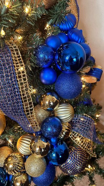 Royal Blue Christmas Decorations, Blue Christmas Decorations, Copper Christmas, Blue Christmas Decor, Blue Christmas Tree, Christmas Themes Decorations, Christmas Tree Design, Elegant Christmas, Blue Christmas