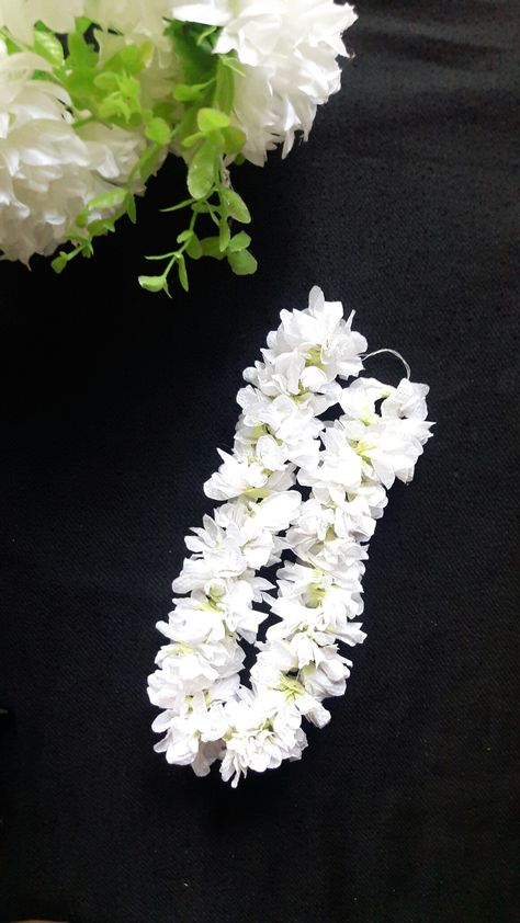 Tissue paper jasmin flower making full video link:👇 https://youtu.be/c68I9dRJ8lU Jasmine Flower, Dream Art, Flower Making, Tissue Paper, Lei Necklace, Banners, Macrame, Quick Saves, Art