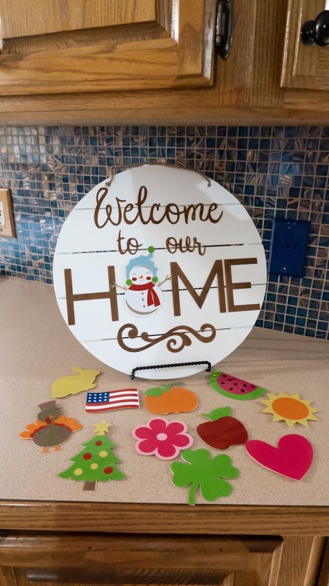 Interchangeable Home Sign, Interchangeable Welcome Sign, Door Signs Diy, Welcome To Our Home, Diy Wood Signs, Home Sign, Diy Cricut, Adult Crafts, Home Decor Signs