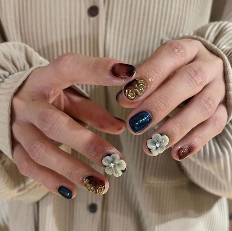 Nail Art Inspo Aesthetic 2024, Nail Art Blue And White, Nail Art Blue, Hippie Nails, Punk Nails, Nail Tattoo, Flower Nail, Nail Jewelry, Girls Nails