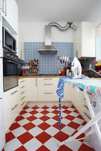 White Cupboards in a kitchen with a red and white harlequin floor Kitchen Floor Tile Patterns, Modern Kitchen Tile Floor, Kitchen Floor Tile Design, White Kitchen Floor, Checkered Tile, White Kitchen Accessories, White Tile Kitchen Floor, Modern Kitchen Flooring, Best Flooring For Kitchen