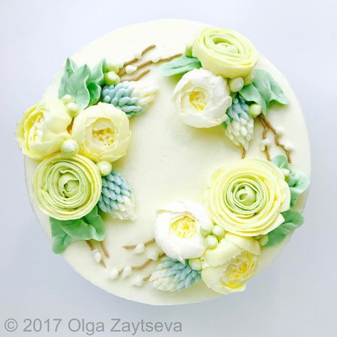 Olga Zaytseva on Instagram: “Buttercream Rranunculus flower wreath #cake 🌷🌷🌷#spring is in the air #buttercreamflowers #flowercake #olgazaytseva” Easy Cake Ideas, Flower Wreath Cake, Cake Decor Ideas, Wreath Cake, Frosting Flowers, Buttercream Flower, Buttercream Flower Cake, 3d Cookie, Flower Wreaths