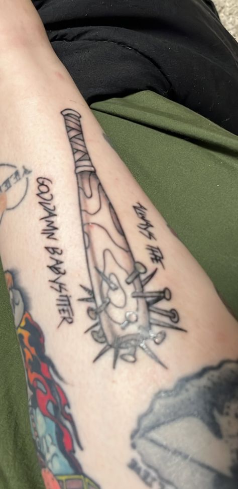 Stranger Things Bat Tattoo, Steve Harrington Nail Bat, Nail Bat Tattoo, Tattoo Ideas Stranger Things, Steve Harrington Tattoo, Stranger Things Tattoo Design, Demogorgon Tattoo, Stranger Things Tattoo Ideas, Piercings Idea