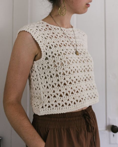 Crochet Button Up, Crochet Tank Pattern, Crochet Tanks, Débardeurs Au Crochet, Crochet Tee, Poncho Crochet, Crop Top Pattern, Crochet Crop Top Pattern, Pull Crochet