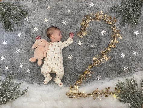 3 Month Old Baby Pictures January, January One Month Pictures, Baby January Photo Ideas, January Baby Pictures, January Photoshoot Ideas Baby, January Baby Monthly Picture, January Milestone Baby Picture, January Baby Photoshoot Ideas, Baby Birthday Month