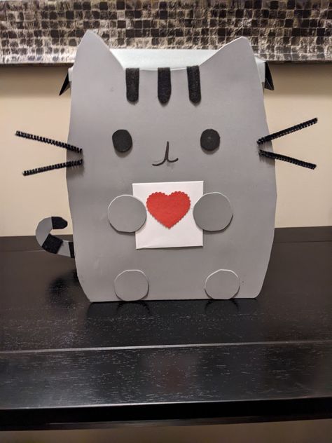 Pusheen Valentines, Cool Valentine Boxes, Unique Valentine Box Ideas, Girls Valentines Boxes, Diy Valentines Box, Valentine Boxes For School, Kids Valentine Boxes, Kawaii Valentine, Valentine Card Box