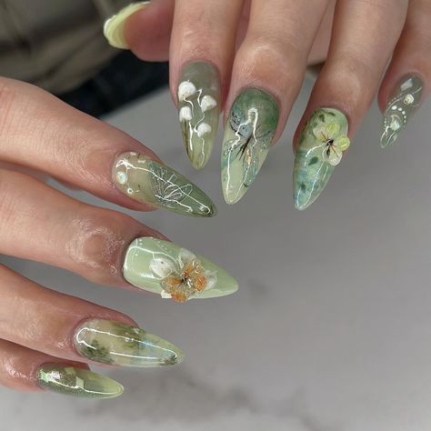 🧚🏻‍♂️ green fairy meadow 🍃 I can’t help but say I slayed this set 💯💚 my top 3 fairycores for sure 🤭 My custom design on a Medium Stiletto @apresnailofficial Gel-X, client asked for fairycore and left everything up to me ✨ #nailinspo #naildesign #vancouvernails #fairycorenails #gardennails #naturenails #nails2inspire #trendynails #gelxinspo #pinterestnails #summernails #springnails #3dflowernails #3dnailart Green Whimsical Nails, Forest Fairy Nails, Purple And Green Nails Design, Green Fairy Nails, Cottage Core Nails, Green Blue Nails, Fairy Core Nails, Sweetheart Nails, Fairycore Nails