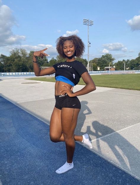 Athletic Black Women, Masai Russell, Track And Field Sports, Track Runners, Athletics Track, Track Pictures, Sport Aesthetic, Woman Sport, Track Team