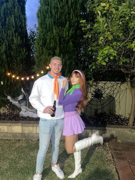 This Halloween, celebrate love and spookiness with these top Halloween costumes for Duos/Couples. Perfect for couples who want to show off their relationship goals, these costume ideas range from funny to frightful. Whether you’re channeling your favorite characters or going for a classic theme, these costumes are sure to impress! Daphne Couples Costume, Fred And Wilma Costume Couple, Freddie And Daphne Costume, Fred And Daphne Halloween Costume, Ginger And Blonde Halloween Costumes, Ginger Couple Costumes, Ginger And Brunette Couple Costumes, Blonde Boy Brunette Girl Costumes, Disney Princess Couples Costumes