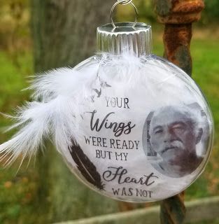 Fields Of Heather: Making Memorial Ornaments Using Printable Transparency Film In Memory Christmas Ornaments, Cricut Ornaments, Floating Ornaments, Ornament Template, Christmas In Heaven, Personalised Christmas Baubles, Photo Christmas Ornaments, Memory Crafts, Memorial Ornaments