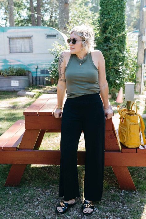 How I'm Styling My Go-To Black Wide-Leg Pants - The Mom Edit Yoga Pant Outfit, Wide Leg Black Pants Outfit, Black Wide Leg Pants Outfit, Wide Leg Yoga Pants Outfit, Black Sweatpants Outfit, Cropped Outfits, Black Pants Outfit, Mom Edit, Style Wide Leg Pants