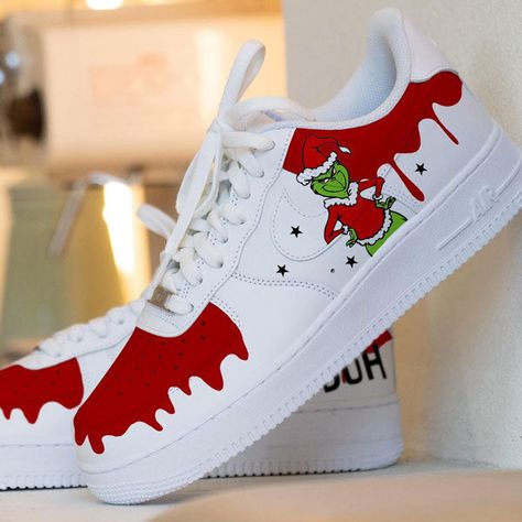 sneakers Grinch Artwork, Air Force 1 Shoes, Christmas Grinch, Custom Air Force 1, Custom Sneakers, Custom Christmas, Nike Air Force 1, Air Force 1, Grinch