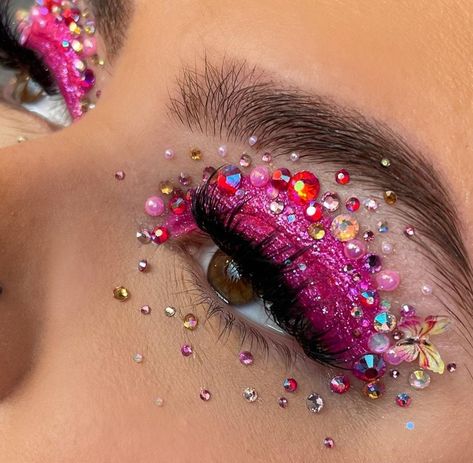 Eye makeup/eye shadow looks/ pink Glitter Colorful Makeup, Hot Pink Festival Makeup, Disco Makeup 1970s Glitter, Carnival Rio, Pink Glitter Makeup, Pink Eye Makeup Looks, Disco Makeup, Circus Makeup, Face Beat Makeup