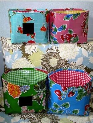 creative use of oil cloth Oil Cloth Tote, Oil Cloth Fabric, Oil Cloth Bags, Oilcloth Tablecloth, Cloth Tote Bag, Scrap Fabric Projects, Clothes Basket, Without Borders, Sewing Organization