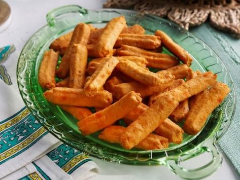 Delicious Miss Brown, Cheese Straw, Cheese Straws Recipe, Kardea Brown, Brown Food, Pimiento Cheese, Cheese Straws, Easy Appetizers, Tv Food