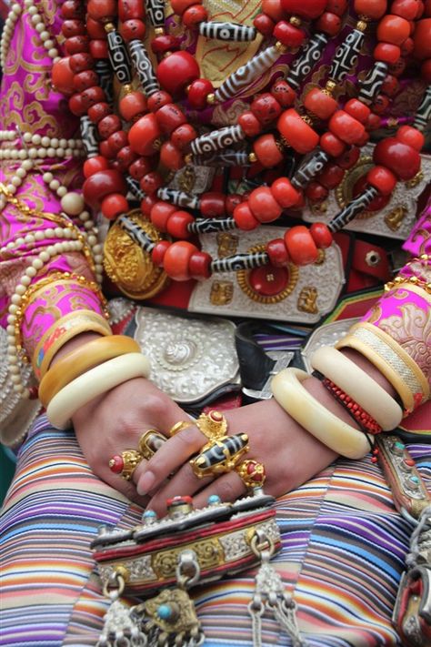 Government Celebrations in Kangding, Kardze, Tibet, A Khampa Tibetan girl in a traditional ceremonial costume from Palyul county. She wears the traditional women's headdress in Palyul with many strands of turqoise, and a gold necklace across her forehead, nine necklaces of coral and contemporary dzi, and coral and dzi beads set gold rings on six fingers. Unique Jobs, Maori Tattoos, Tibetan Jewelry, Traditional Jewellery, Ethnic Necklaces, World Cultures, Ethnic Jewelry, People Around The World, Tibet