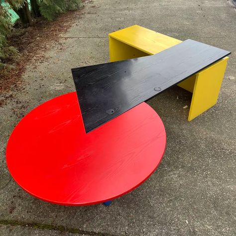 1stDibs: Antique and Modern Furniture, Jewelry, Fashion & Art Painted Metal Desks, Geometric Furniture, Leg Painting, Abstract Forms, Metal Desks, The 1980s, Furniture Companies, Writing Desk, Postmodernism