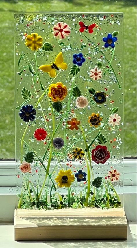 Freeze And Fuse, Stained Glass Christmas, Stained Glass Crafts, Wooden Stand, Glass Crafts, Suncatchers, Fused Glass, Stained Glass, Flower Garden