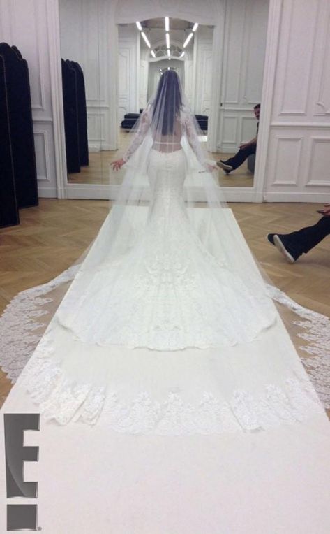 Kim Kardashian West and Kanye West's wedding album - Vogue Australia Kim K Wedding Dress, Kim K Wedding, Kanye West Wedding, Kim Kardashian Wedding, Kardashian Wedding, Kim Kardashian Kanye West, Wedding Dresses Vera Wang, Lace Wedding Cake, Kim Kardashian And Kanye