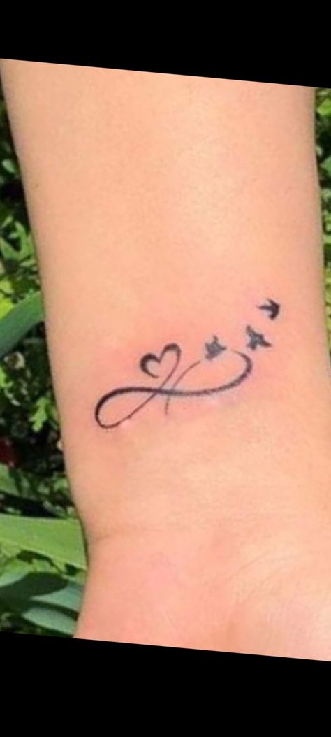 Small Meaningful Tattoos For Lost Loved Ones, Tattoos For Loved Ones Who Passed, Small Meaningful Tattoos, Meaningful Tattoos, Small Tattoos, Tatting, Tattoos