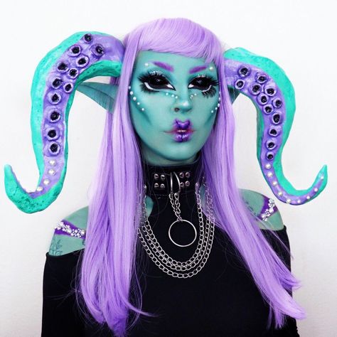 Victoria on Instagram: “❗️AREA 51 ALIEN - NYX FACE AWARDS TOP 30 - #NowTrending❗️ OMG I have been SO excited to share this look!!!! @clinton_golden & I put so much…” Alien Make-up, Fantasy Make-up, Halloweenský Makeup, Halloween Make-up Looks, Alien Makeup, Face Awards, Alien Costume, Diy Kostüm, Halloween Makeup Inspiration