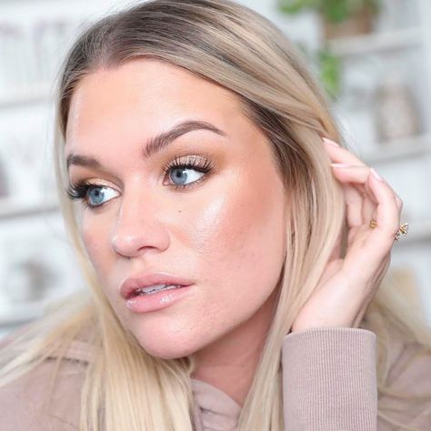 SAMANTHA RAVNDAHL on Instagram: “#ad @coverfx might’ve got me with this powder highlight tho...wearing the new Custom Enhancer Palette for a little fall glow (i’m not…” Samantha Ravndahl, Cute Makeup, Makeup Nails, Nail Ideas, The Cutest, Big Day, Beauty Makeup, Highlights, I Can