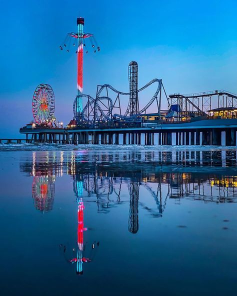 Pleasure Pier Galveston, Galveston Beach Houses, Galveston Texas Aesthetic, Galveston Pleasure Pier, Galveston Texas Beach, Raymond Cruz, Galveston Beach, Texas Beaches, Vacation 2024