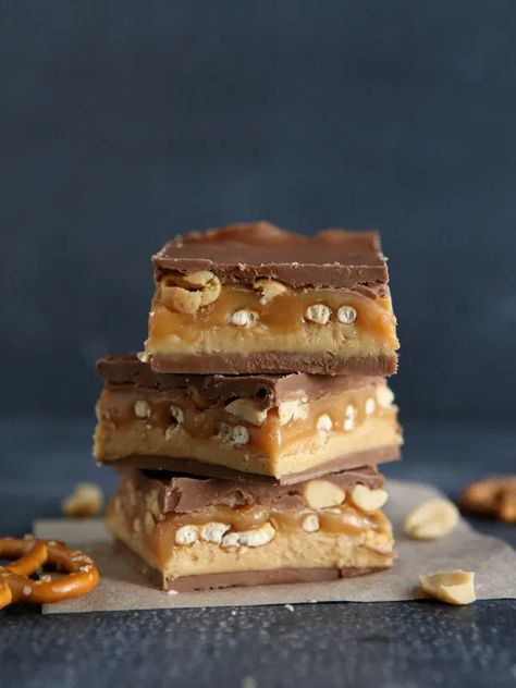 Take 5 Bars, Homemade Candy Bars, Candy Bar Recipe, Butter Caramel, Candy Recipes Homemade, Peanut Butter Desserts, Caramel Candy, Kitchen Vintage, Peanut Butter Recipes