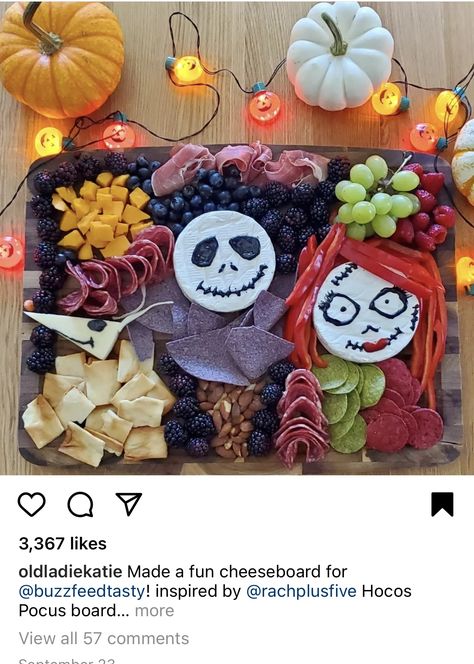 Christmas Baby Shower Food, Nightmare Before Christmas Babyshower, Christmas Cheese Boards, Halloween Charcuterie Board, Halloween Charcuterie, Nightmare Before Christmas Movie, Cheap Halloween Decorations, Christmas Cheese, Halloween Movie Night