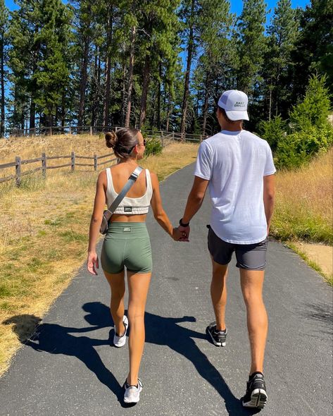 Daily Drills, Hiking Couple, Couple Running, Couples Walking, Hold Hands, Best Cardio Workout, Best Cardio, Couples Vibe, Photographie Inspo