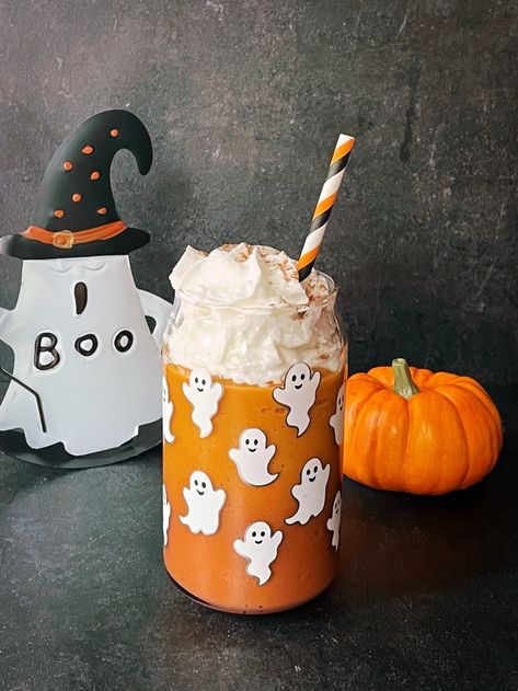 Halloween Smoothies, Fun Halloween Party Ideas, Pumpkin Milkshake, Gluten Free Smoothie, Pumpkin Spice Smoothie, Spooky Food, Spooky Halloween Party, Fall Foods, 2024 Halloween