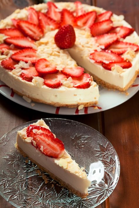 Classic Philly-Style Cheesecake Recipe - The Endless Appetite Philadelphia Cheesecake Filling Recipes, Philadelphia Cheesecake Recipe, Philadelphia Cheesecake Filling, Philly Cheesecake, Cheesecake Recipes Philadelphia, Philadelphia Cheesecake, Philly Style, Light Salad, Fruit Toppings