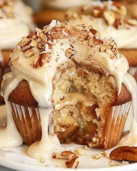 Cinnamon Banana Muffins, Banana Cinnamon Muffins, Banana Muffin, Cookie Cake Pie, Cake Writing, Muffin Cake, Baking Recipe, German Chocolate Cake, Cooking Classy