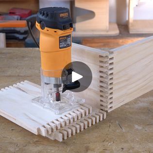 Amazing Box Joint With Router JIG | Amazing Box Joint With Router JIG | By Woodworking Tools TVFacebook Router Jigs Woodworking, Router Box, Hand Held Router, Hand Router, Router Plate, Workshop Layout, Router Jig, Box Joints, Homemade Tools