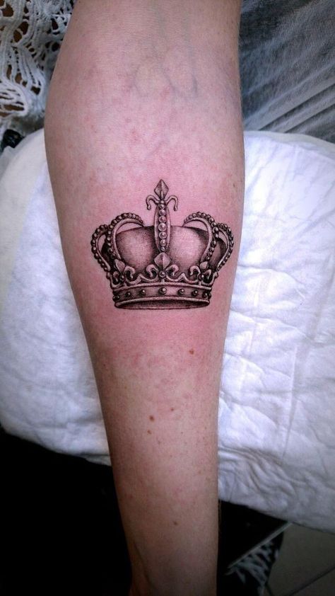 Crown Tattoo Men, Crown Tattoos For Women, Small Crown Tattoo, Pocket Watch Tattoos, Tattoo Style Art, Tattoo Apprenticeship, Crown King, Tattoo Posters, Crown Tattoo Design