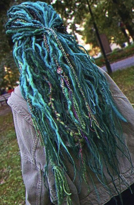 Teal Dreads, Dreads Inspiration, Diy Dreads, Blue Dreadlocks, Dreads Diy, Blue Dreads, Colored Dreads, Hippie Dreads, Rasta Hair