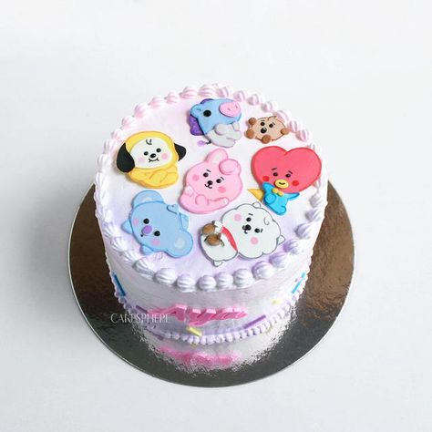 Cooky Cake Bt21, Cake Bt 21, Bt21 Cake Birthday Ideas, Korean Cake Bt21, Bts Cake Simple, Bt21 Cake, Kue Disney, Architecture Cake, Kpop Birthday